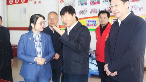 廣西壯族自治區(qū)黨委委員、常委、副書記劉小明蒞臨百裕集團(tuán)環(huán)江車間調(diào)研